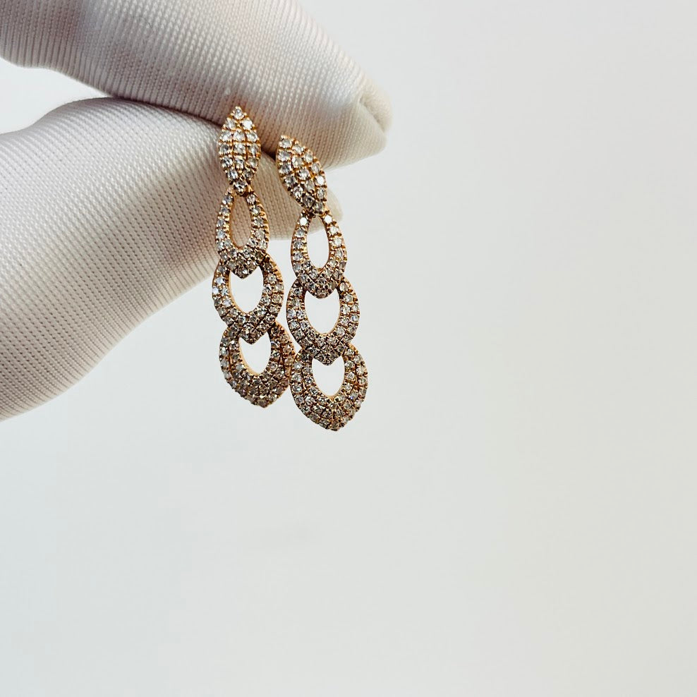 עגילים תלוים רוז גולד 14K משובצים 0.36 קראט יהלומים טבעיים צבע F נקיון VS מק"ט 365