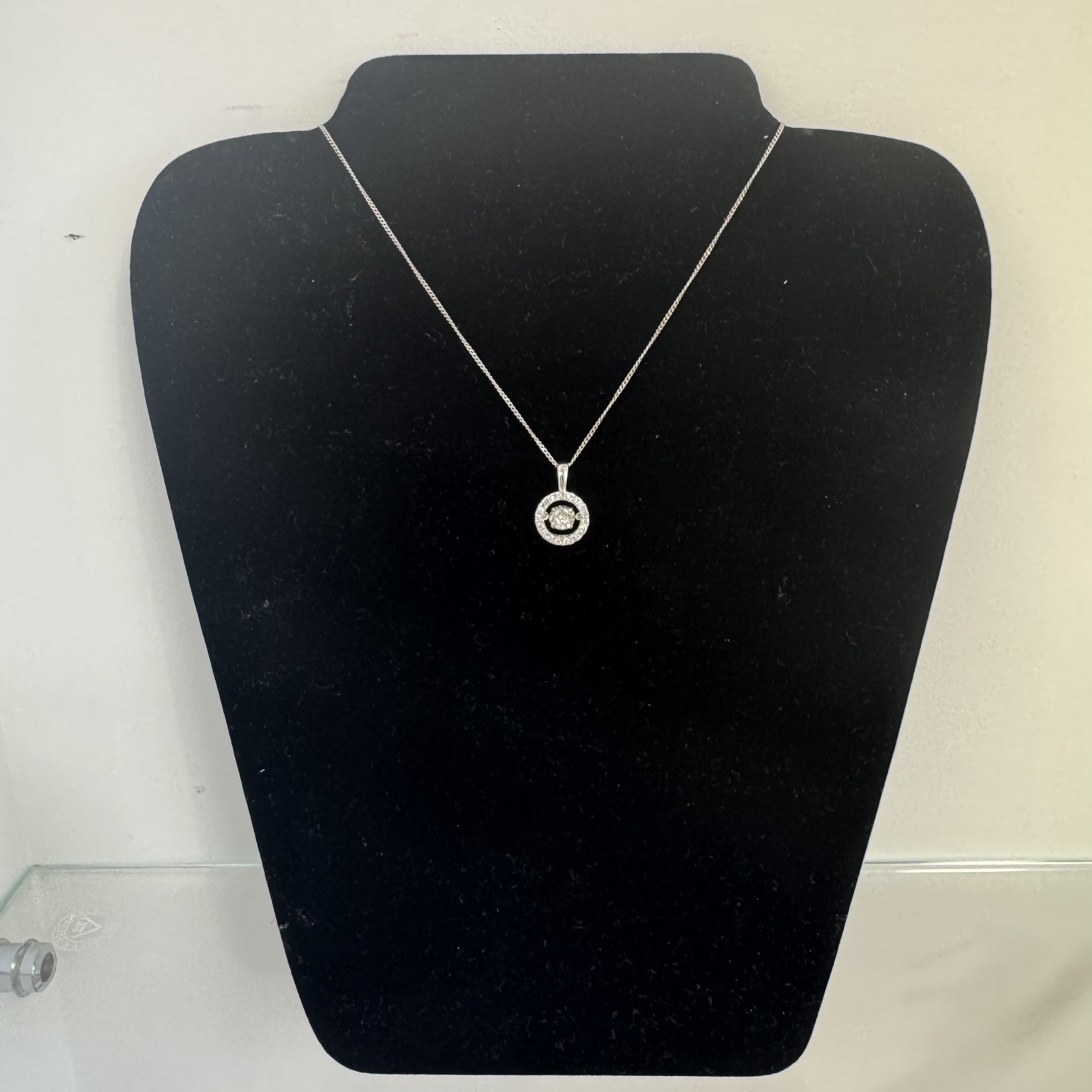 שרשרת יהלומים טבעיים בעיצוב היילו מיוחד 0.45 קראט צבע F ניקיון SI זהב 10K לבן מק"ט 406