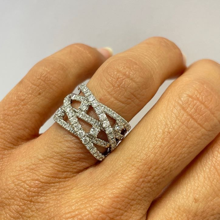 טבעת שורות יהלומים טבעיים 1.00 קראט צבע F ניקיון VS-SI זהב 14K לבן מק״ט 577