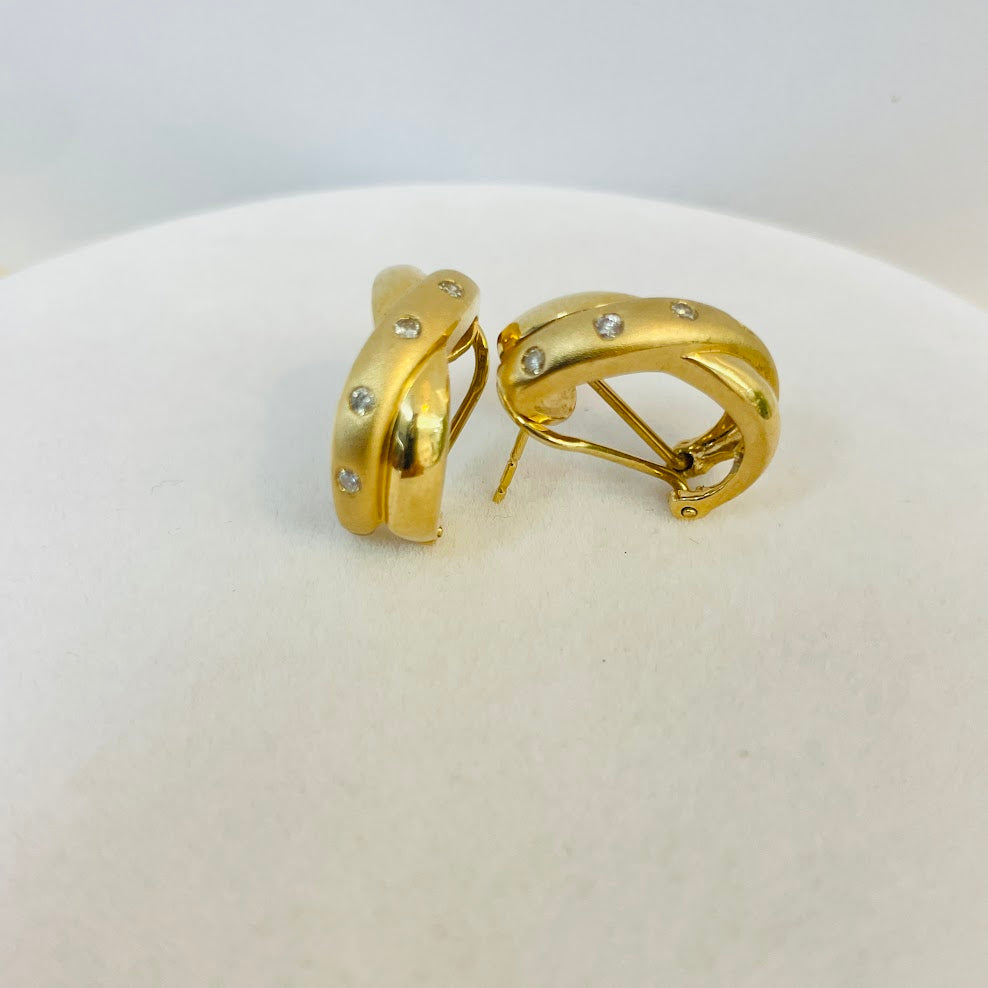 עגילי זהב צהוב 14K משובצים 0.12 קראט יהלומים טבעיים צבע F נקיון VS מק"ט 283