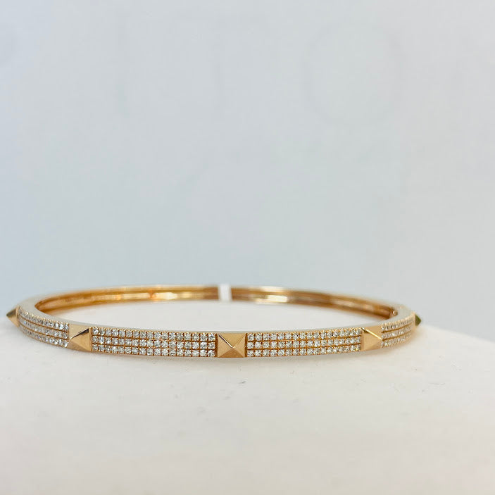 צמיד ניטים קשיח רוז גולד 14K משובץ 0.59 קראט יהלומים טבעיים צבע F נקיון VS מק"ט 368