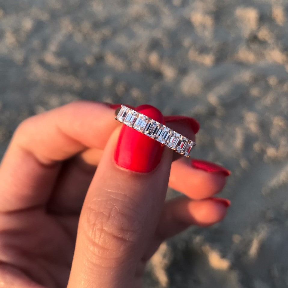 טבעת יהלומים בחיתוך אמרלד