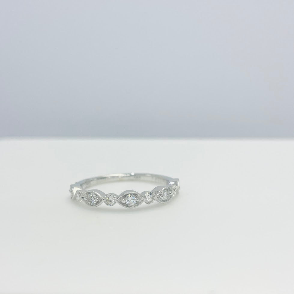 טבעת דקה זהב לבן 14K משובצת יהלומים טבעיים 0.28 קראט צבע F נקיון VS מק"ט 290