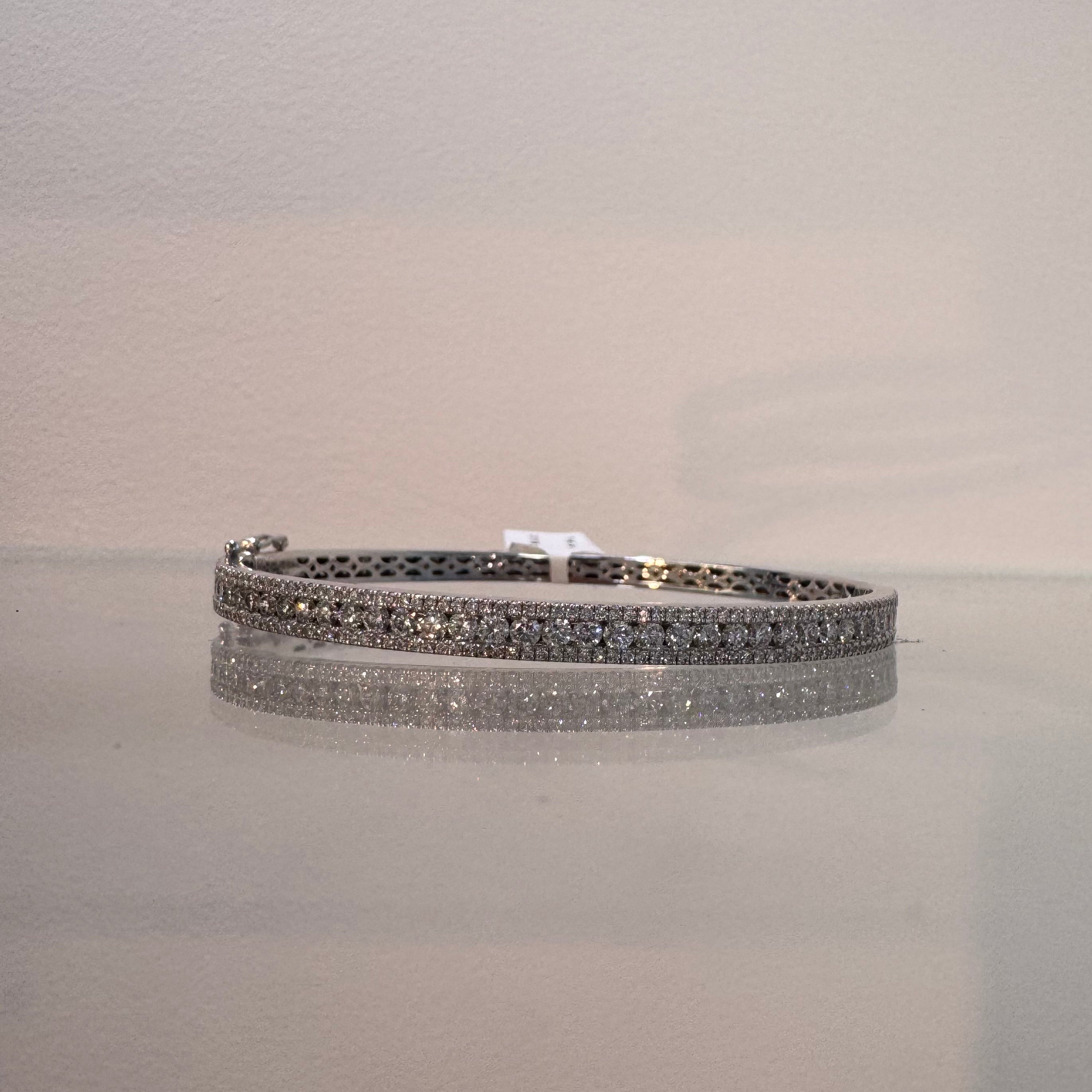 צמיד קשיח שיבוץ חצי צמיד 3 שורות יהלומים טבעיים 2.00 קראט צבע F ניקיון VS זהב 14K לבן מק"ט 380