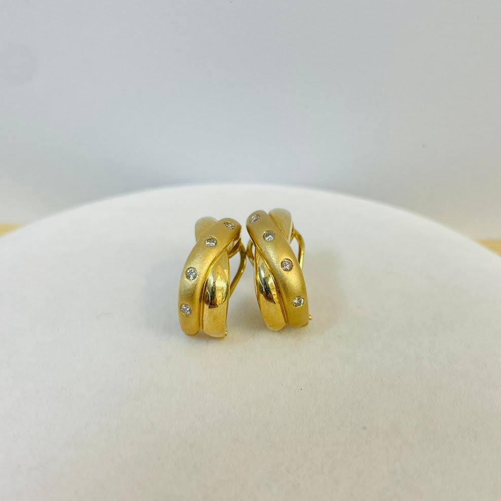 עגילי זהב צהוב 14K משובצים 0.12 קראט יהלומים טבעיים צבע F נקיון VS מק"ט 283