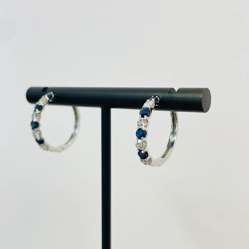 עגילי חישוק זהב 14K משובצים 0.25 קראט יהלומים טבעיים ו0.25 אבני חן ספיר כחול מק"ט 259