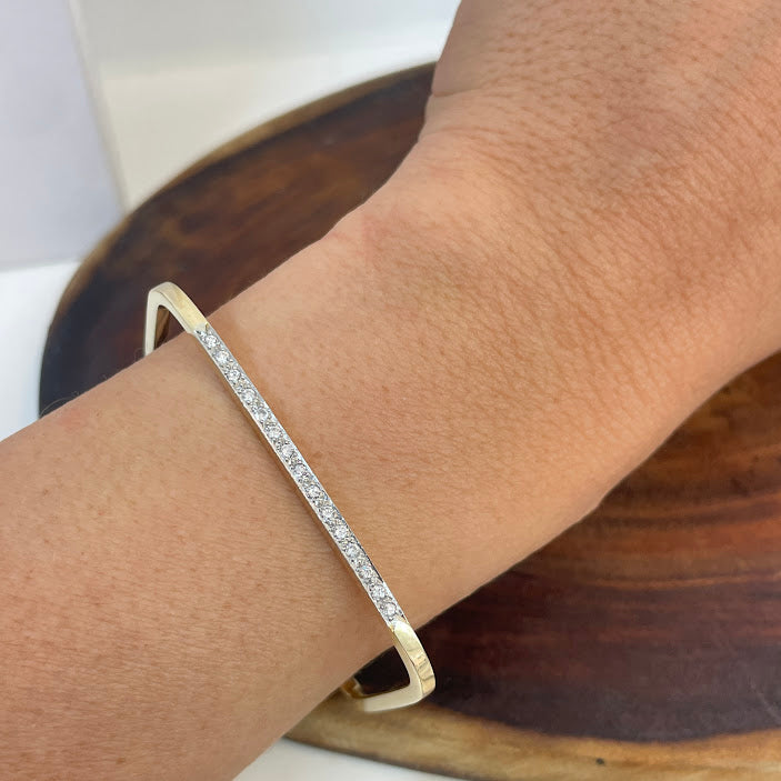 צמיד קשיח זהב צהוב 14K משובץ 0.35 יהלומים טבעיים צבע F נקיון VS מק"ט 446