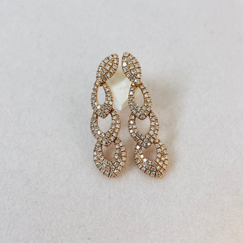 עגילים תלוים רוז גולד 14K משובצים 0.36 קראט יהלומים טבעיים צבע F נקיון VS מק"ט 365