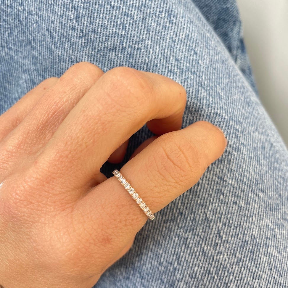 טבעת פס רוז גולד 14K משובצת יהלומים טבעיים 0.25 קראט צבע F נקיון VS מק"ט 293