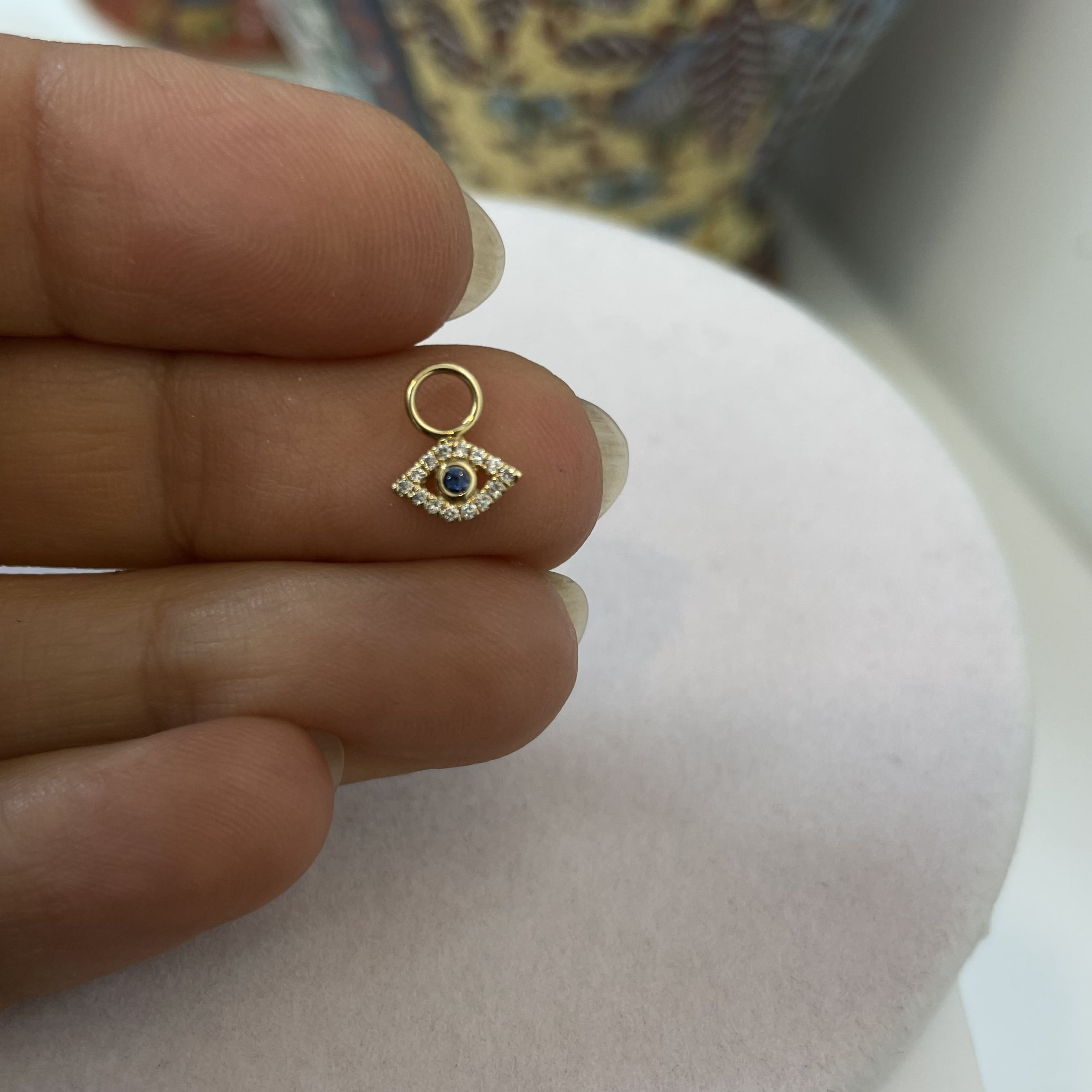 תליון יהלומים ואבן ספיר טבעיים בצורת עין 0.08 קראט יהלומים צבע F ניקיון VS זהב צהוב 14K מק״ט 797