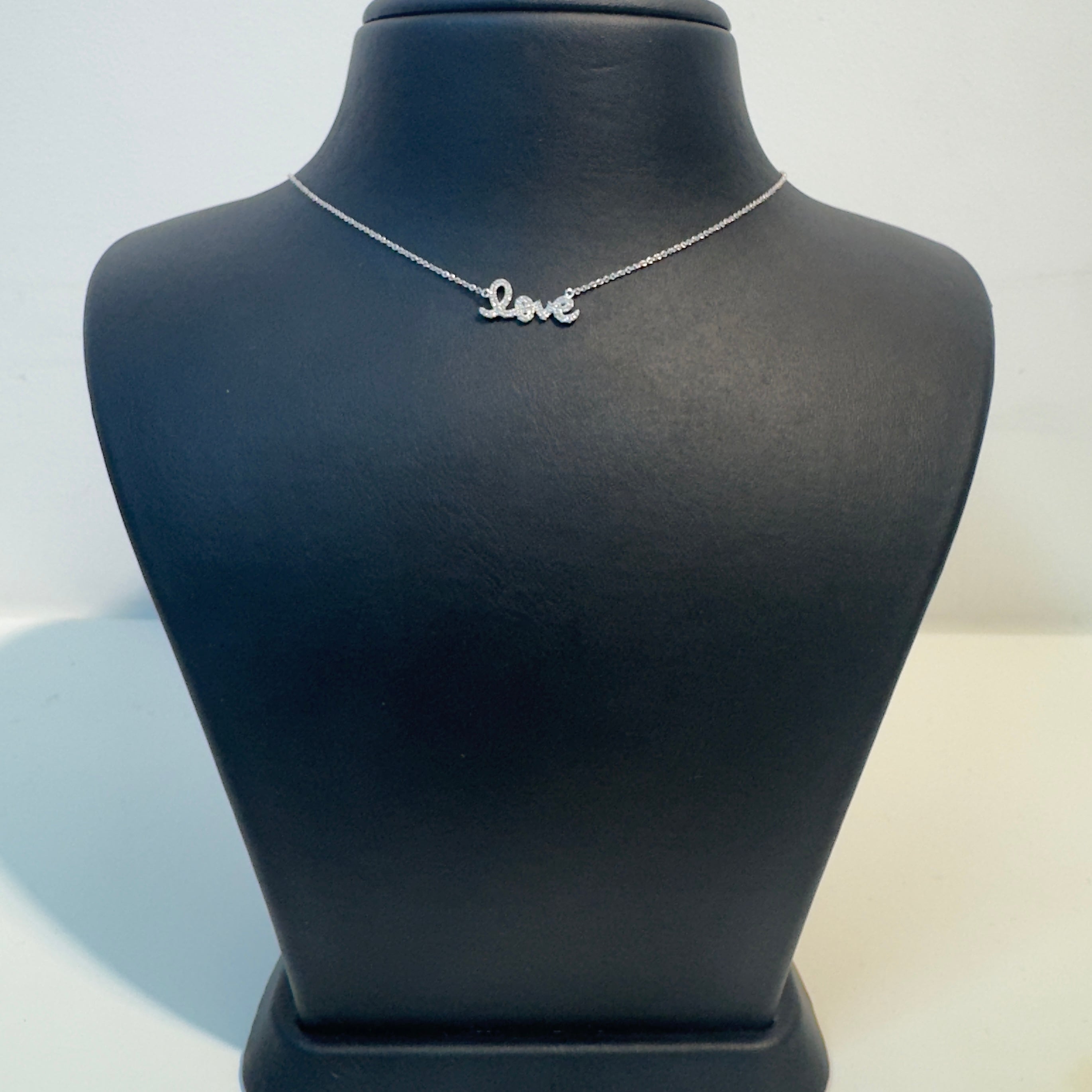 שרשרת יהלומים טבעיים 0.12 קראט בעיצוב ״Love" צבע F ניקיון VS זהב 14K צהוב מק"ט 614