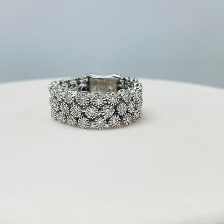 טבעת יהלומים טבעיים גמישה בעיצוב פרחים 1.25 קראט צבע F ניקיון VS זהב 18K לבן מק״ט 592