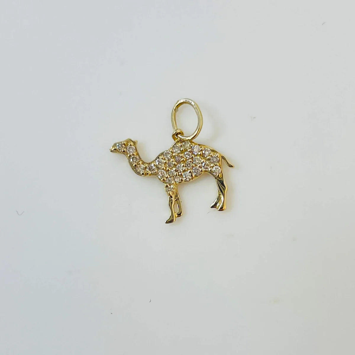 תליון יהלומים בצורת גמל 0.12 קראט צבע F ניקיון VS-SI זהב 14K צהוב מק״ט 730