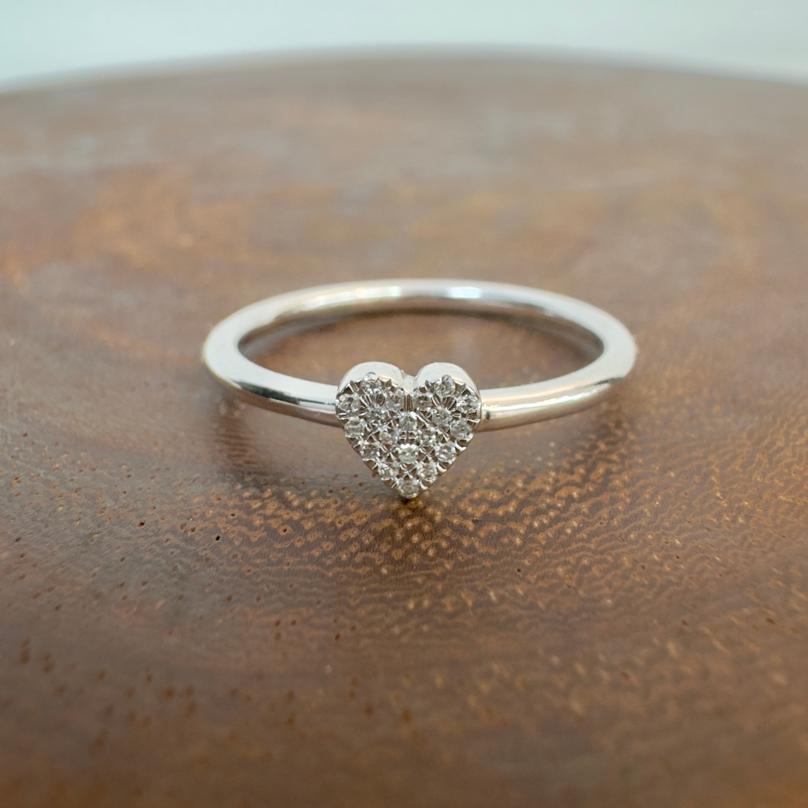 טבעת לב יהלומים טבעיים 0.05 קראט צבע F ניקיון VS זהב 14K לבן מק״ט 751