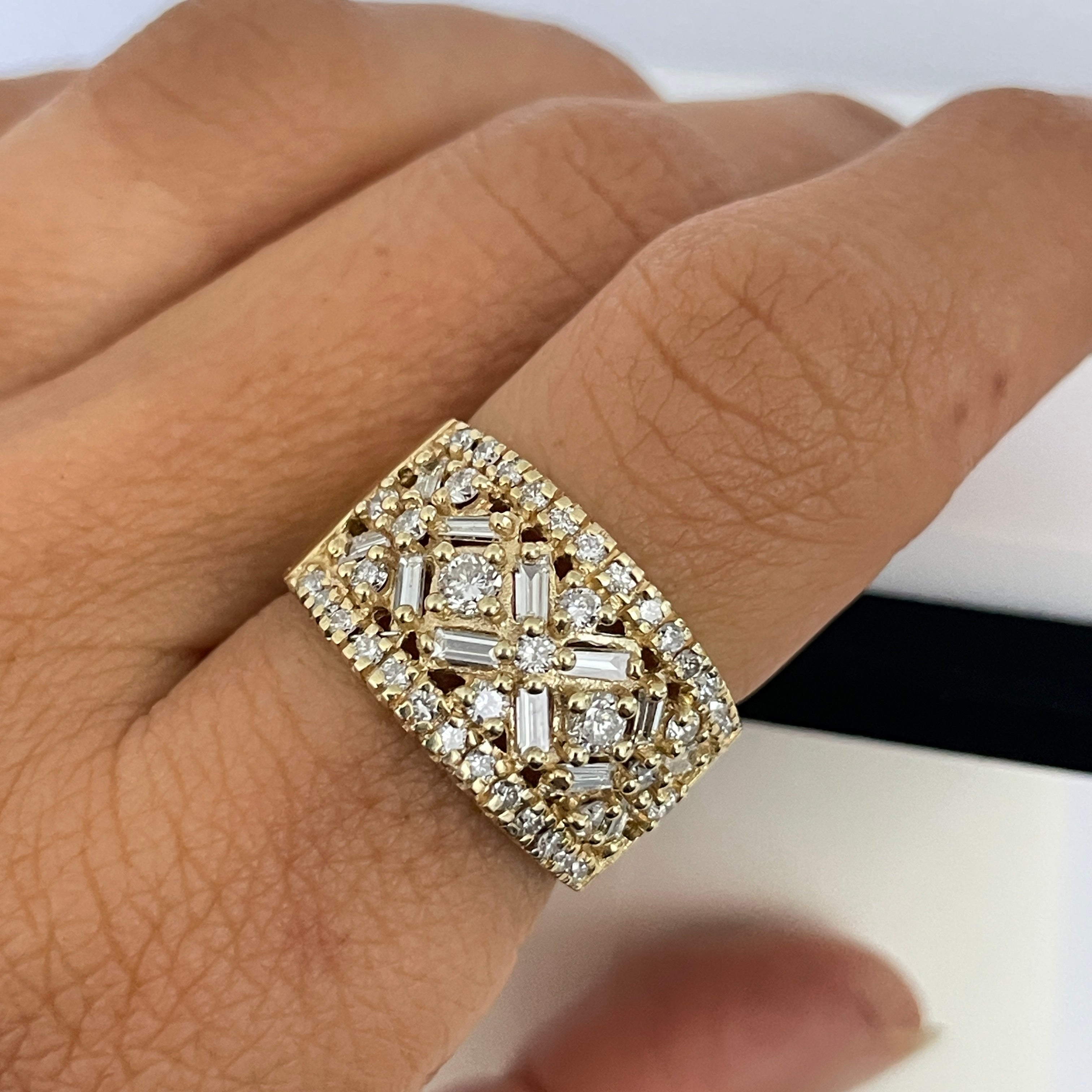 טבעת וינטג' משולבת יהלומי בגטים ועגולים טבעיים 1.10 קראט צבע F ניקיון VS זהב 14K צהוב מק"ט 536