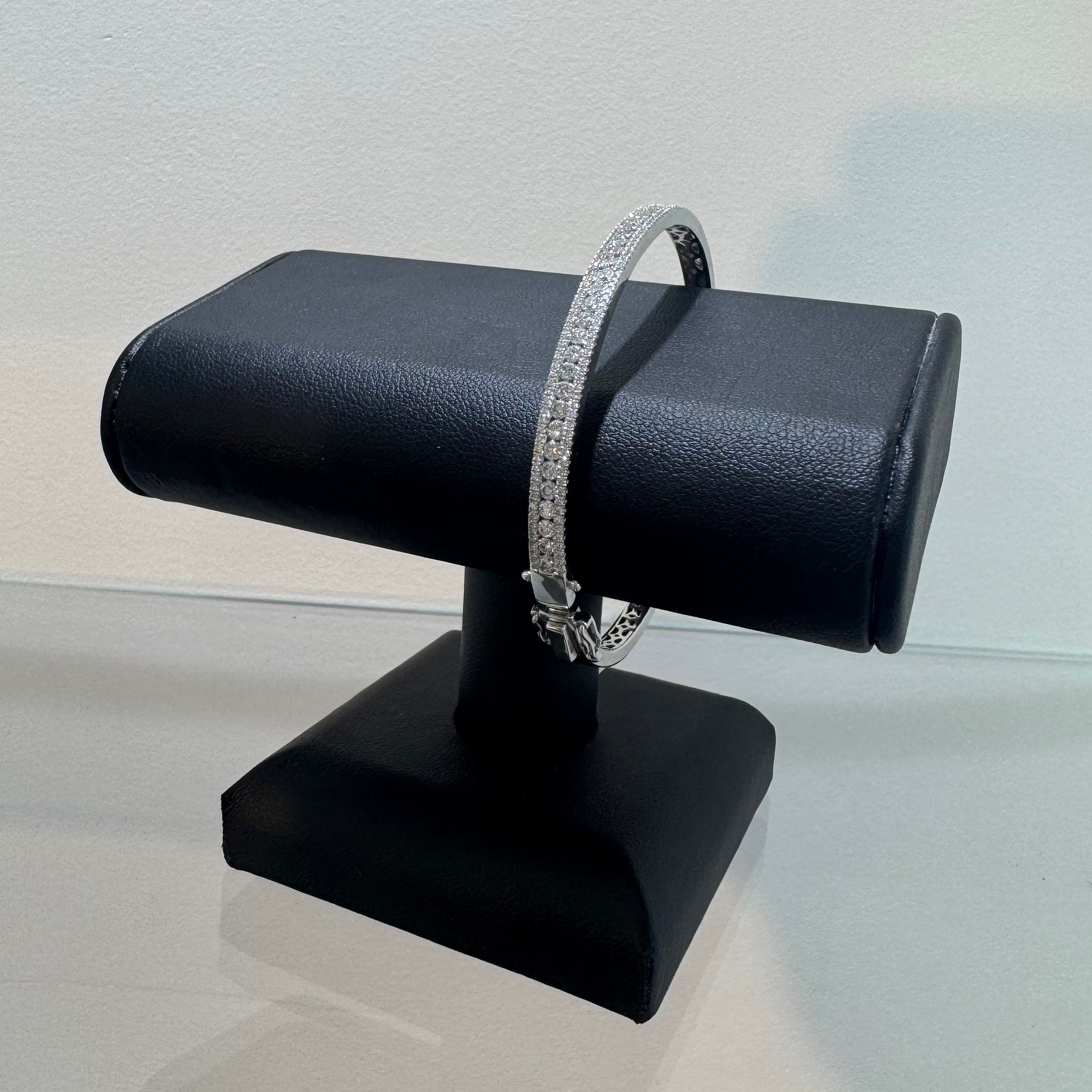 צמיד קשיח שיבוץ חצי צמיד 3 שורות יהלומים טבעיים 2.00 קראט צבע F ניקיון VS זהב 14K לבן מק"ט 380