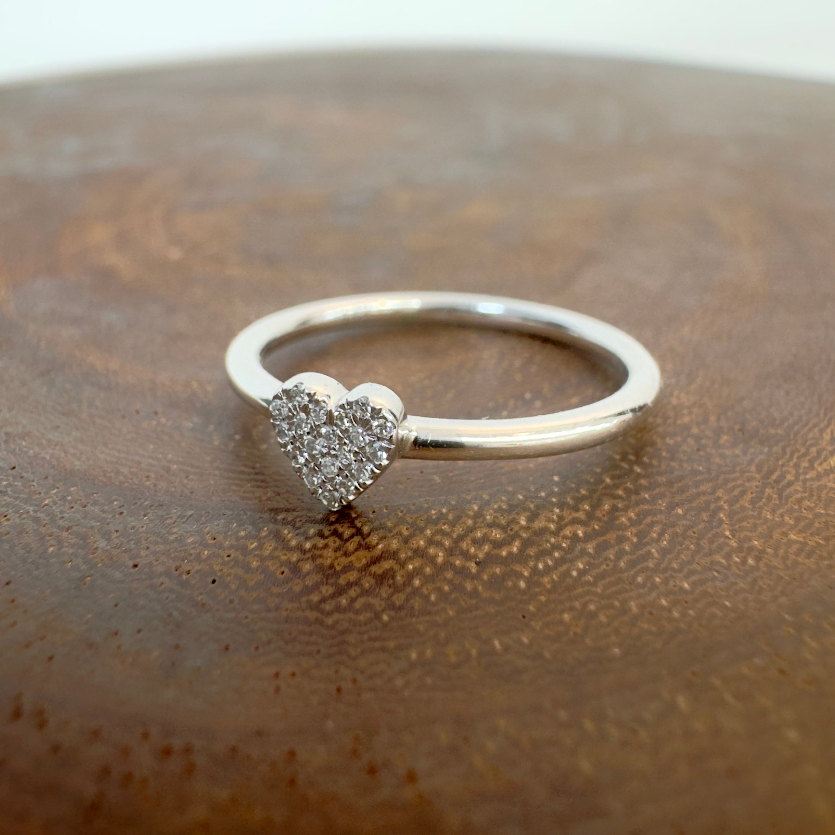 טבעת לב יהלומים טבעיים 0.05 קראט צבע F ניקיון VS זהב 14K לבן מק״ט 751