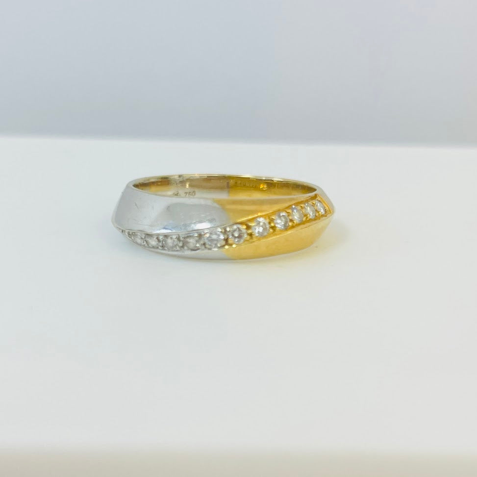 טבעת שילוב זהב צהוב וזהב לבן 18K משובצת יהלומים טבעיים 0.18 קראט צבע F נקיון VS מק"ט 130