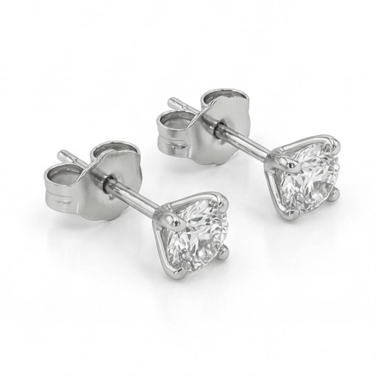 עגילי זהב 14K לבן יהלומי סוליטר 0.32 קראט מק״ט 1023