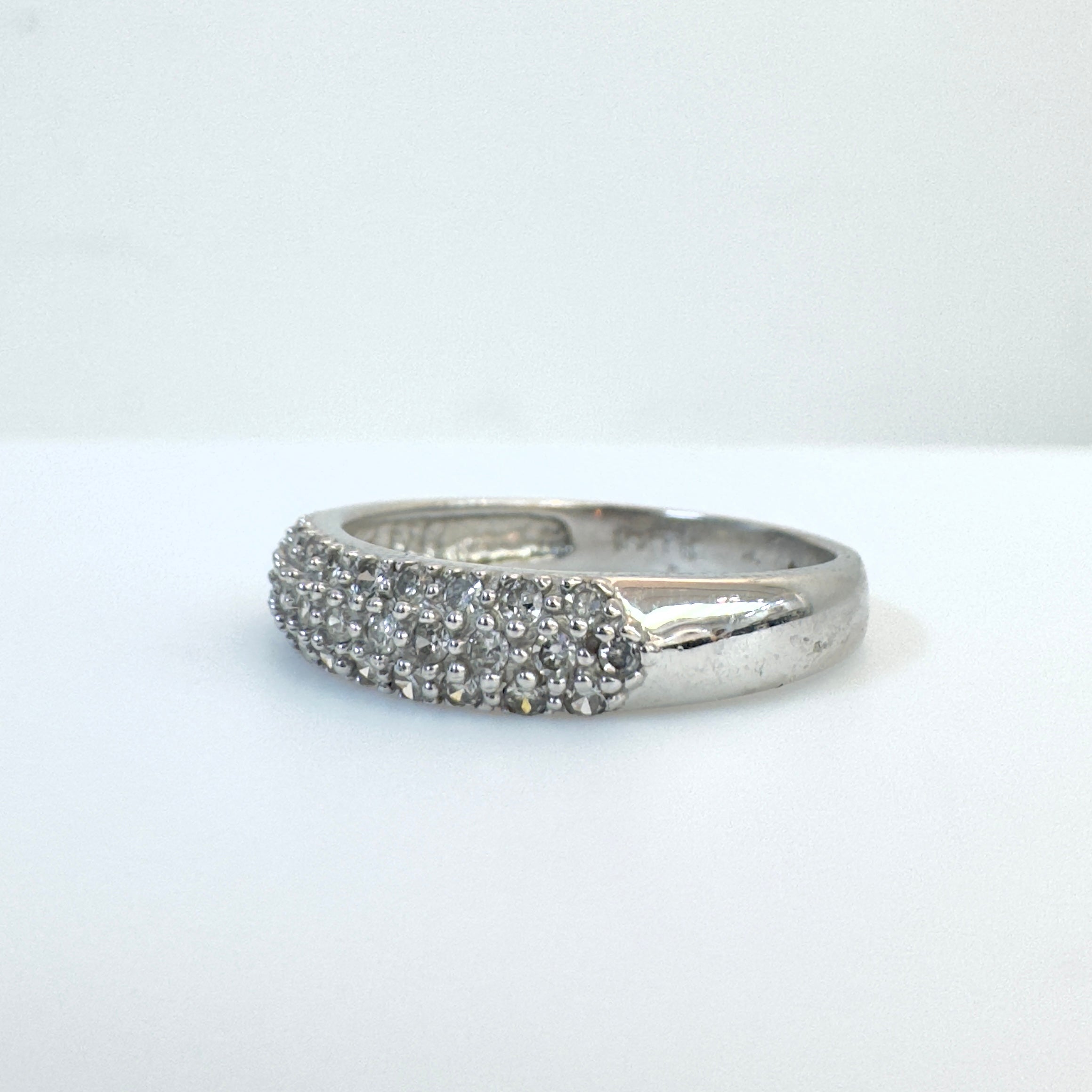 טבעת זהב לבן 14K משובצת יהלומים טבעיים 0.30 קראט צבע F נקיון VS מק"ט 794