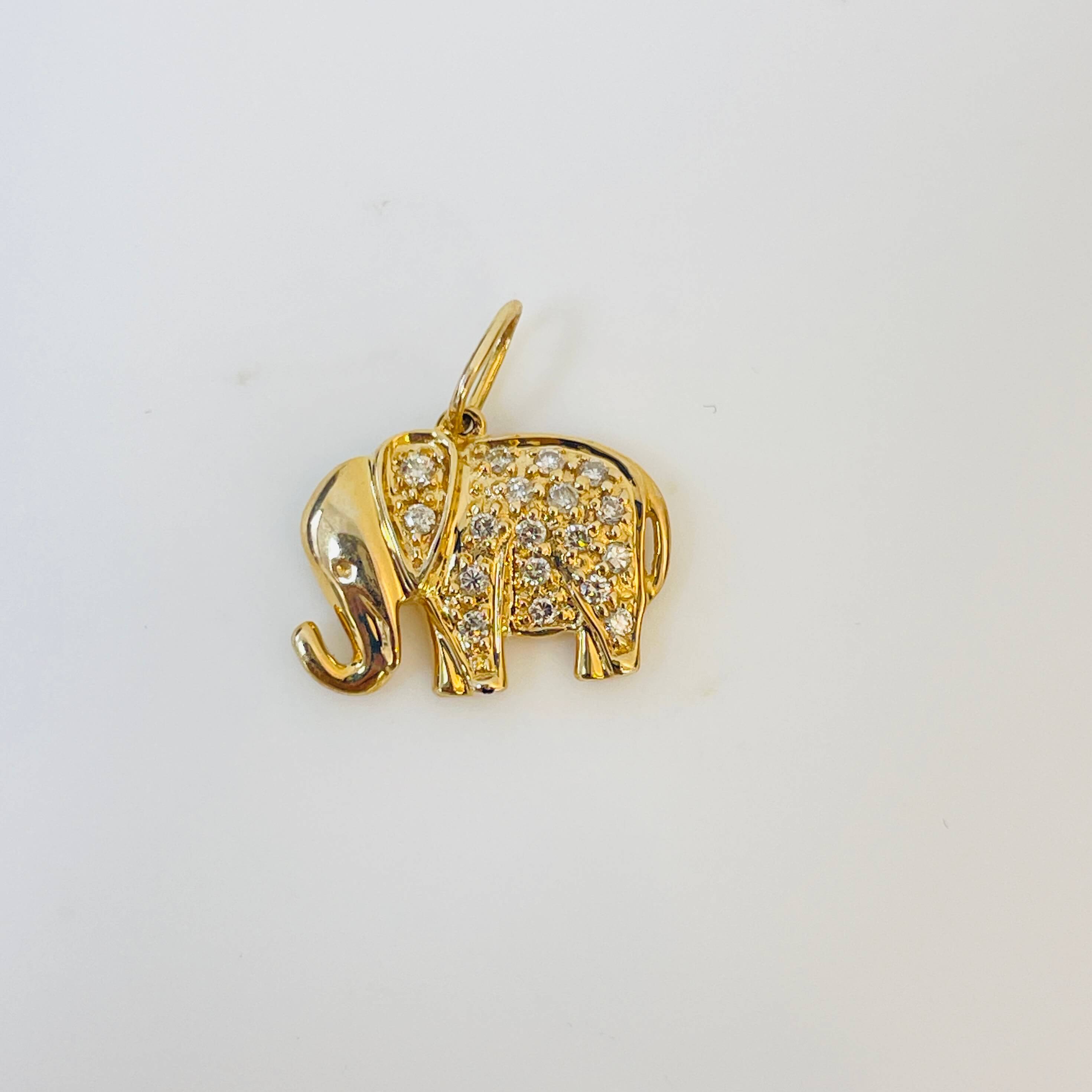 תליון יהלומים טבעיים בצורת פיל 0.09 קראט צבע F ניקיון VS-SI זהב 14K צהוב מק״ט 659