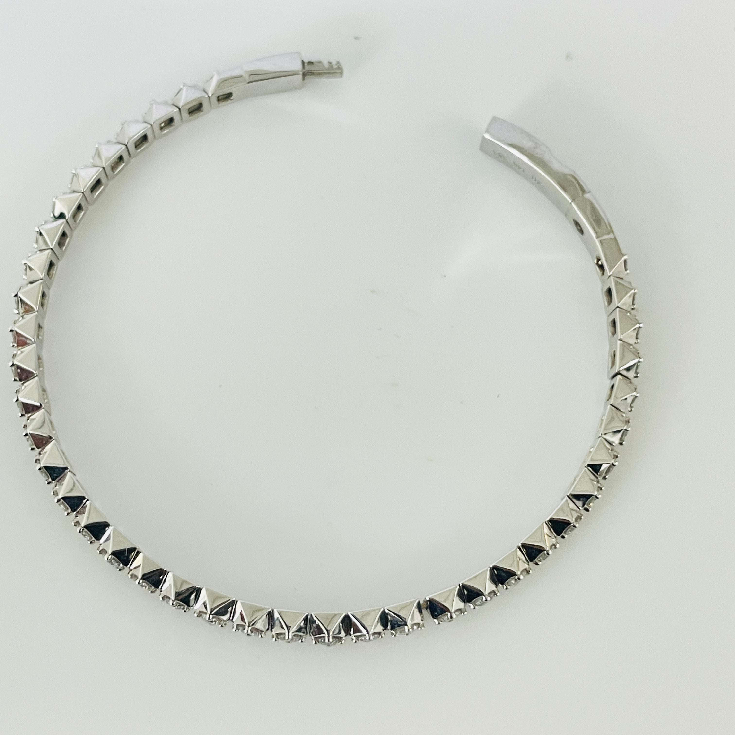 צמיד קשיח יהלומים טבעיים 1.80 קראט צבע F ניקיון VS זהב 14K לבן מק"ט 563