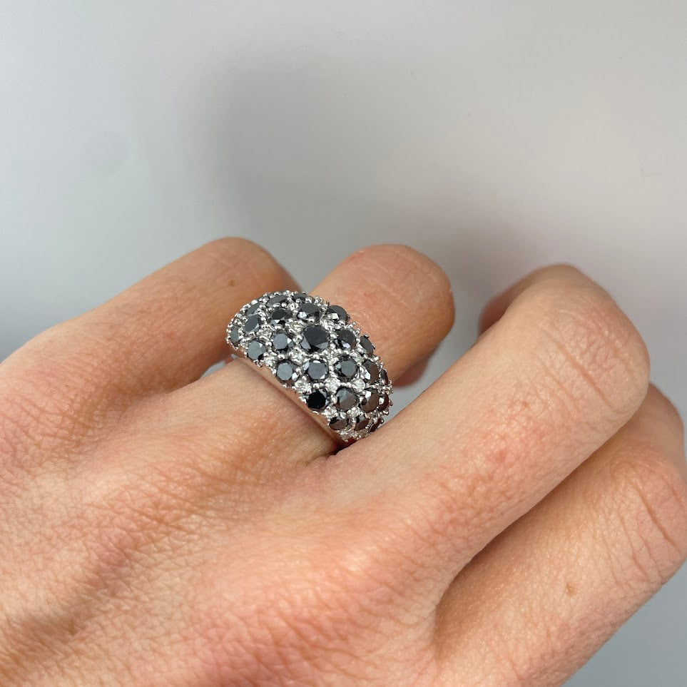 טבעת זהב לבן 14K משובצת יהלומים טבעיים שחורים 1.60 קראט מק"ט 429