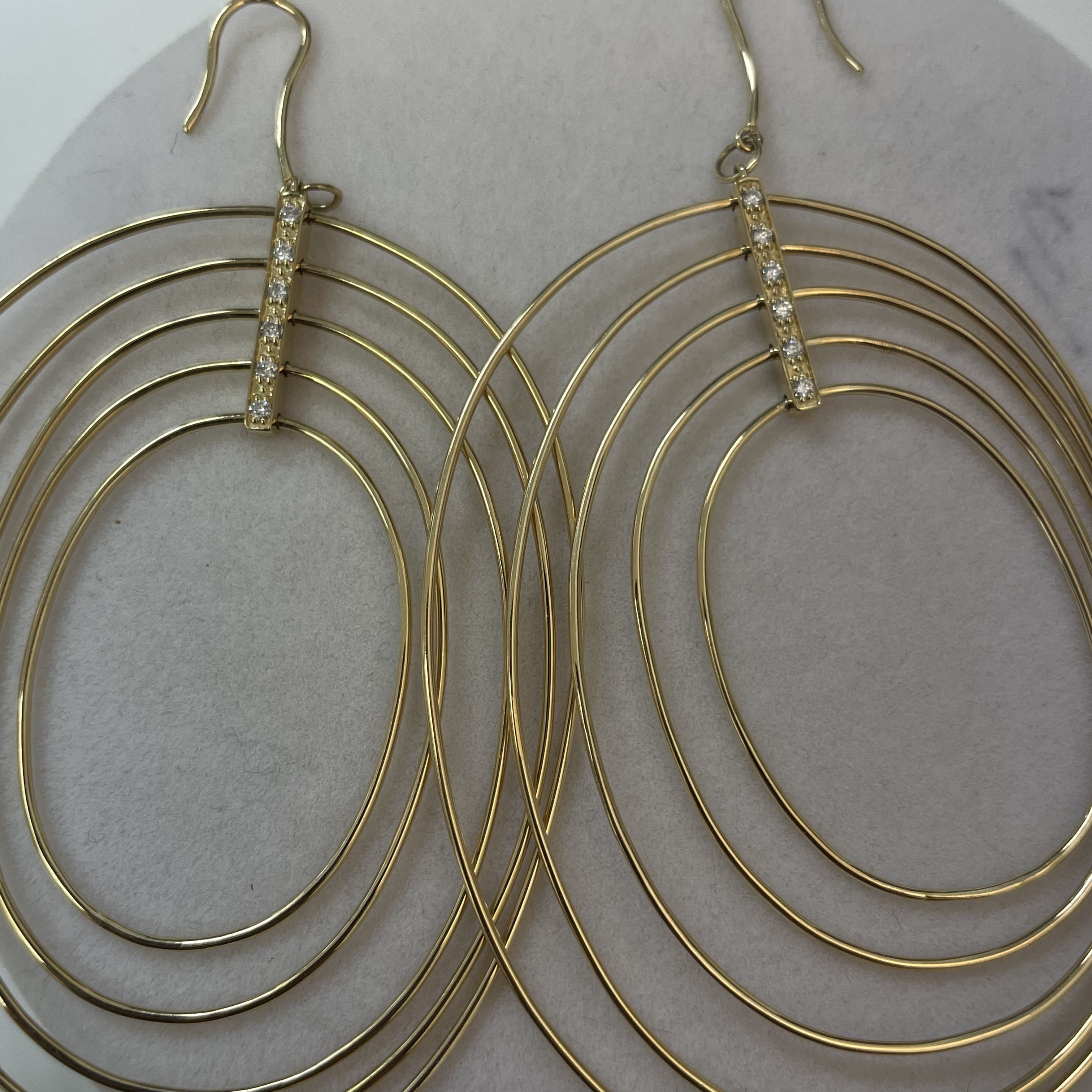 עגילי 5 חישוקים תלויים עם שיבוץ 0.15 קראט שורת יהלומים טבעיים צבע F ניקיון VS-SI זהב 14K צהוב מק״ט 737