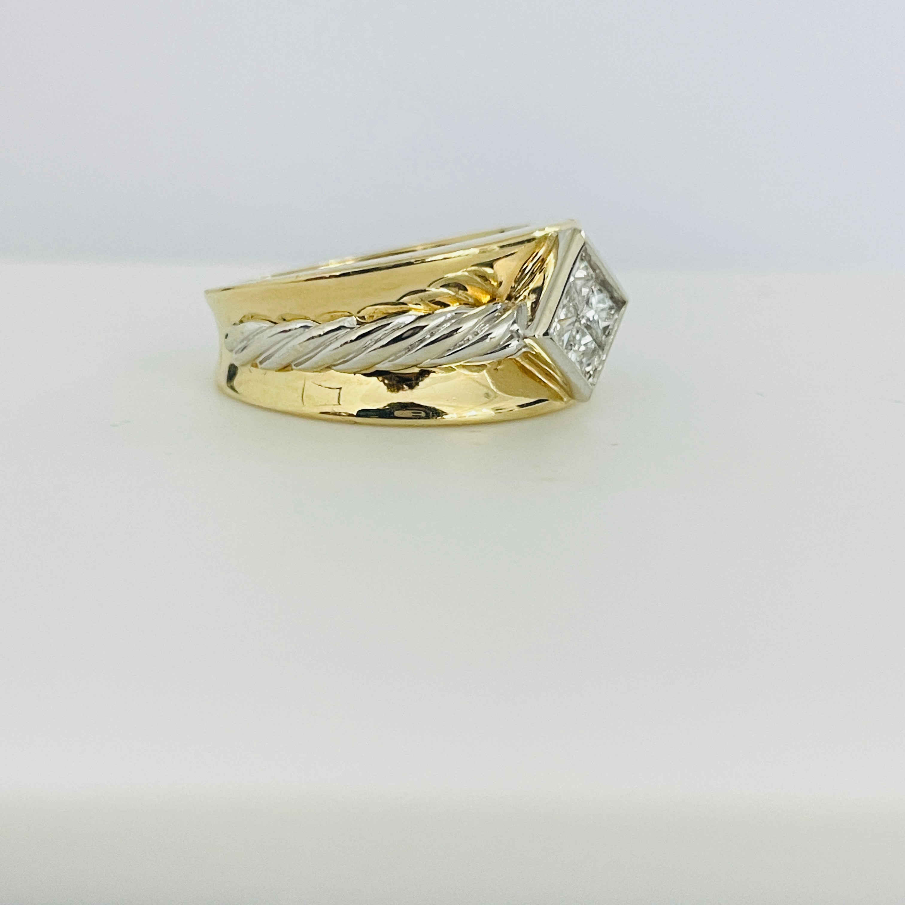 טבעת 4 יהלומים פרינסס טבעיים 0.50 קראט צבע F ניקיון VS זהב 14K צהוב מוקפת בצמה זהב לבן מק"ט 543