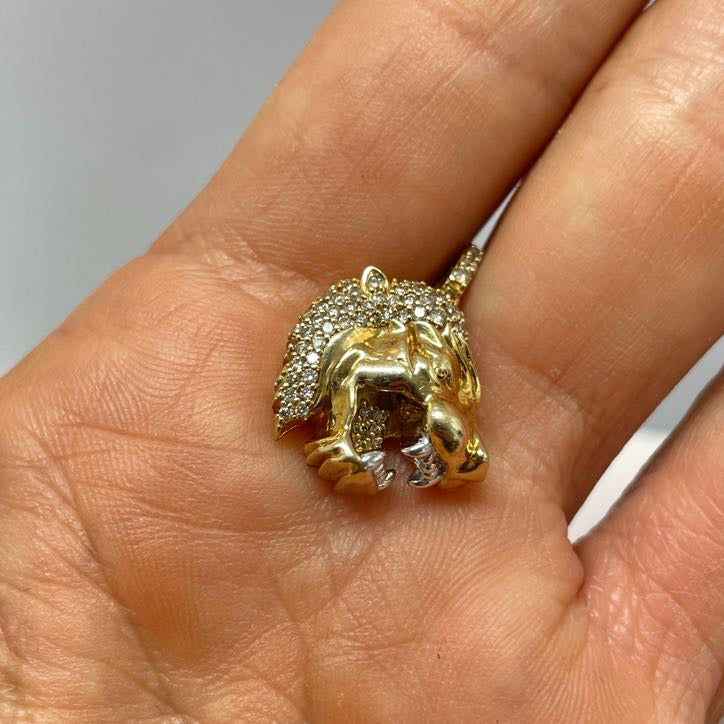 תליון אריה יהלומים טבעיים 0.50 קראט צבע F ניקיון VS זהב 10K צהוב ולבן מק״ט 586