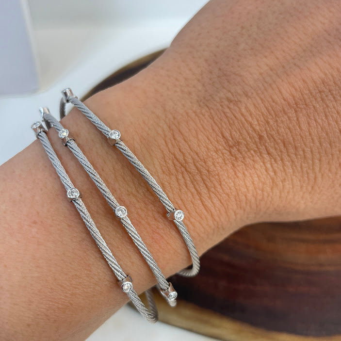 צמיד סליל קשיח זהב לבן 18K משובץ 0.35 קראט יהלומים טבעיים צבע F נקיון VS מק"ט 474