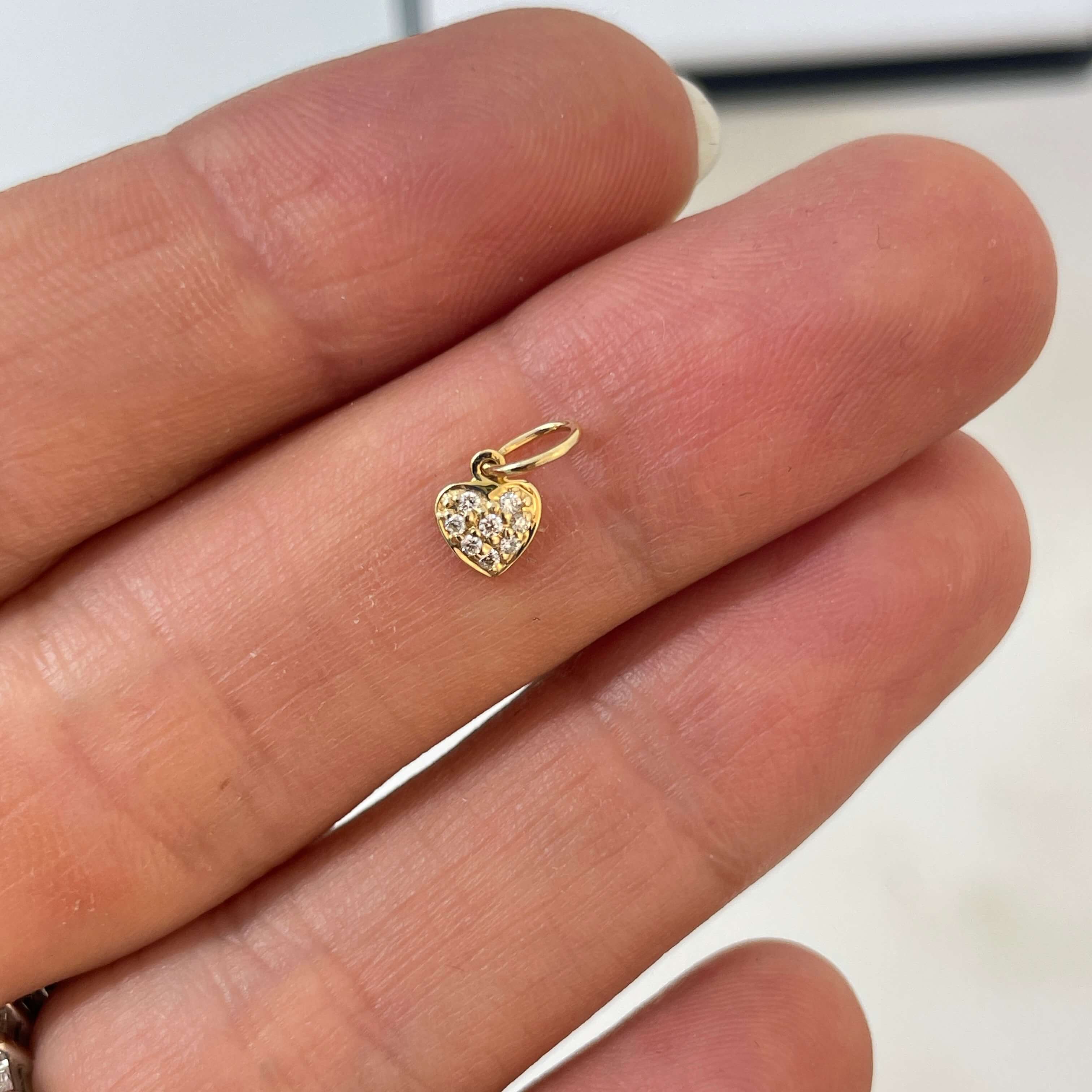 תליון לב משובץ קטנטן יהלומים טבעיים 0.04 קראט זהב 14K צהוב מק״ט 653