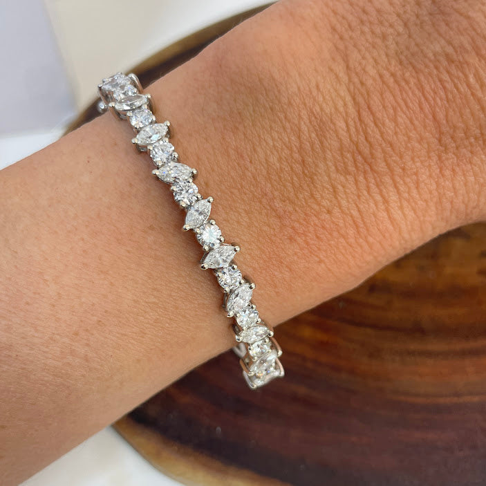 צמיד קשיח זהב לבן 14K משובץ 4.15 קראט יהלומים טבעיים צבע F נקיון VS מק"ט 404