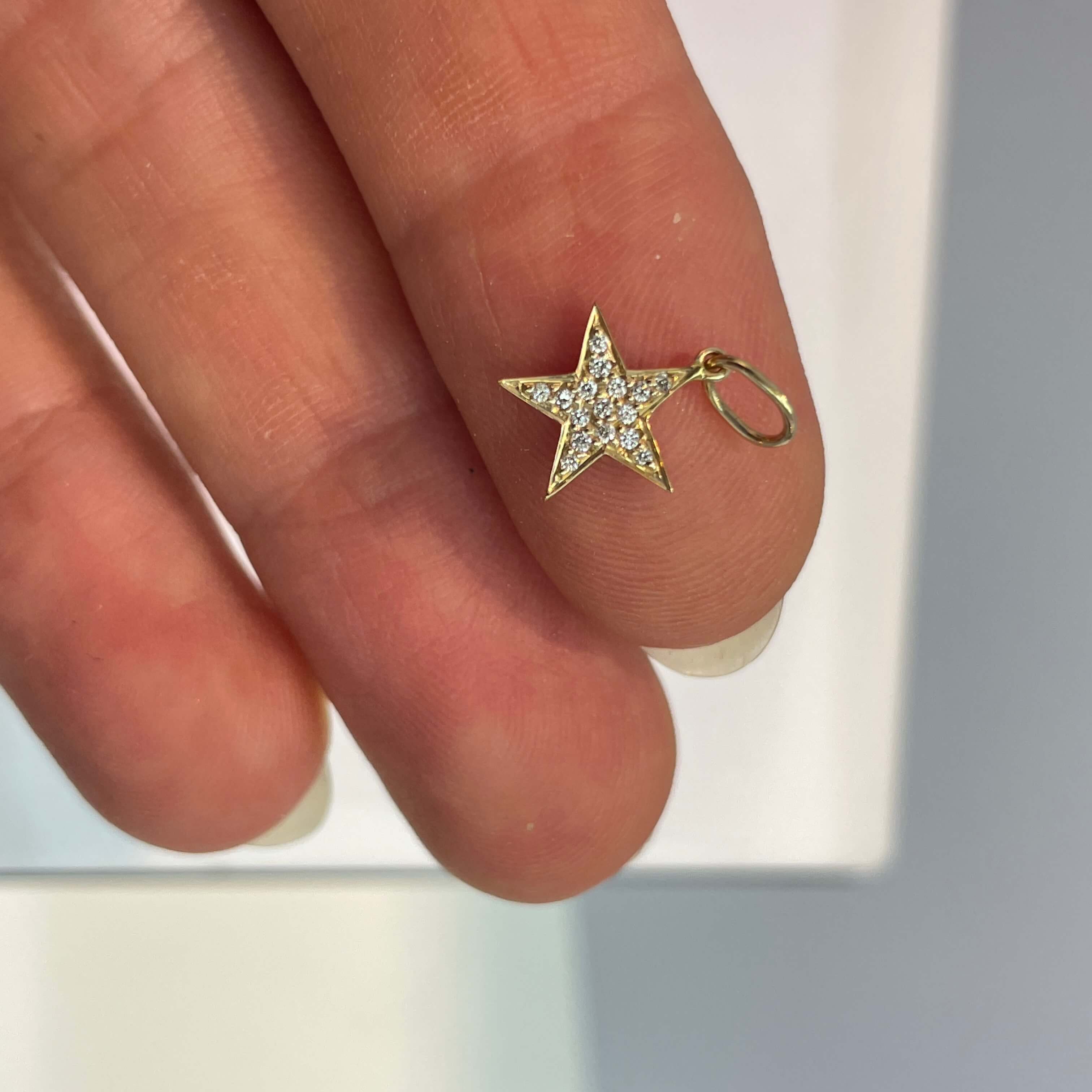 תליון כוכב יהלומים טבעיים 0.05 קראט צבע F ניקיון VS-SI זהב 14K צהוב מק״ט 638