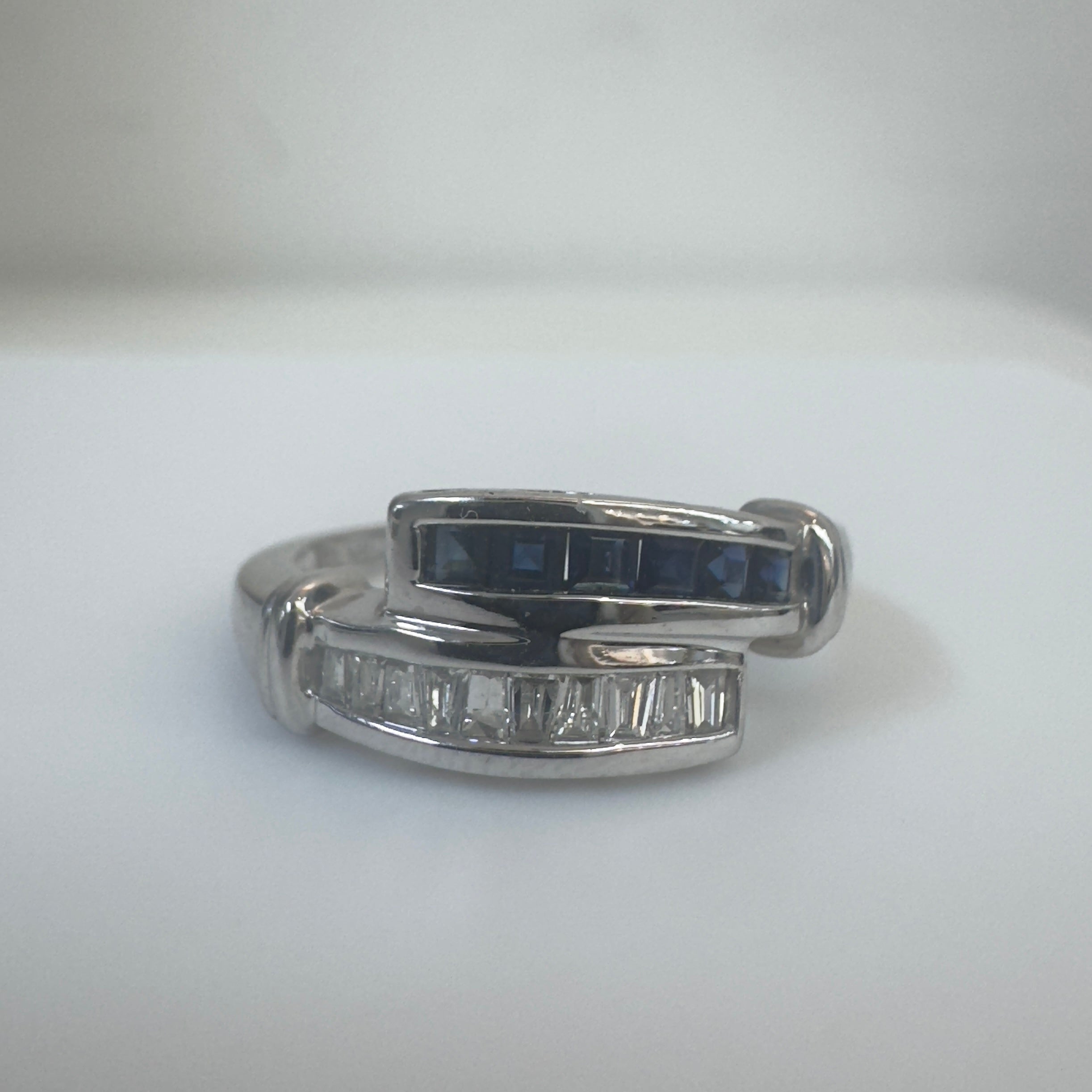 טבעת שתי שורות יהלומים וספירים טבעיים 0.2 קראט זהב 10 קראט לבן מק"ט 207