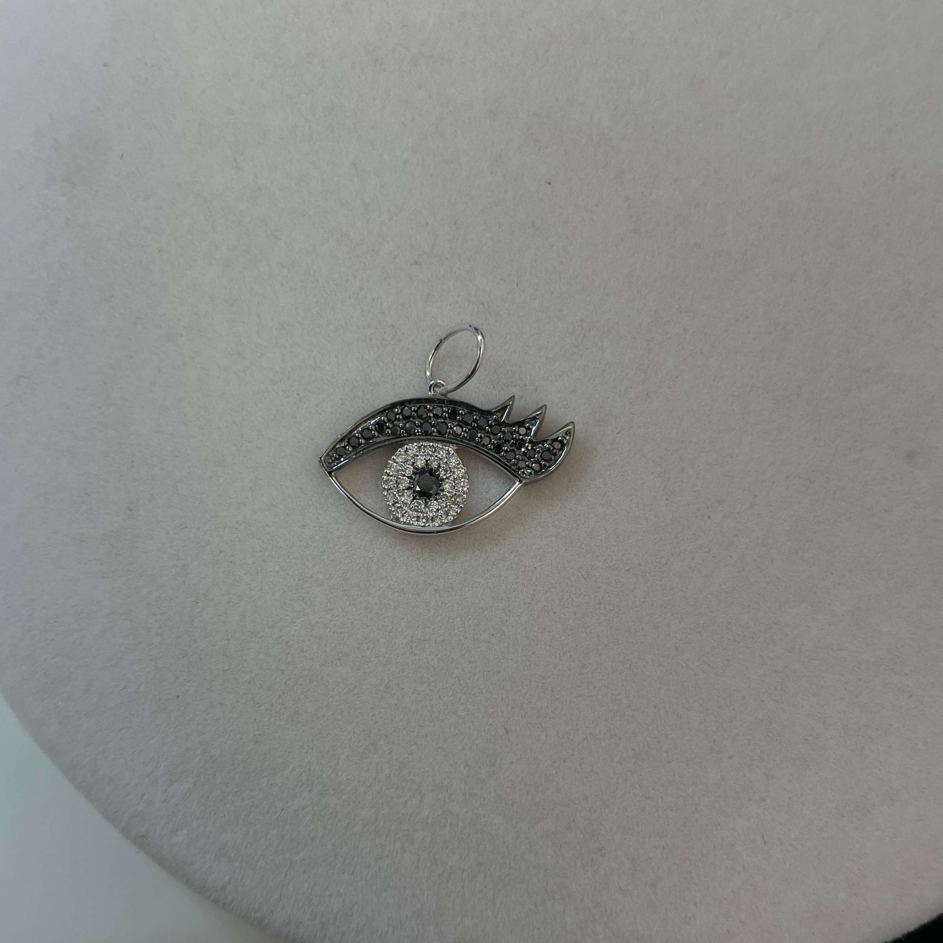 תליון יהלומים טבעיים שחורים ולבנים 0.21 קראט בצורת עין זהב 14K לבן מק"ט 707