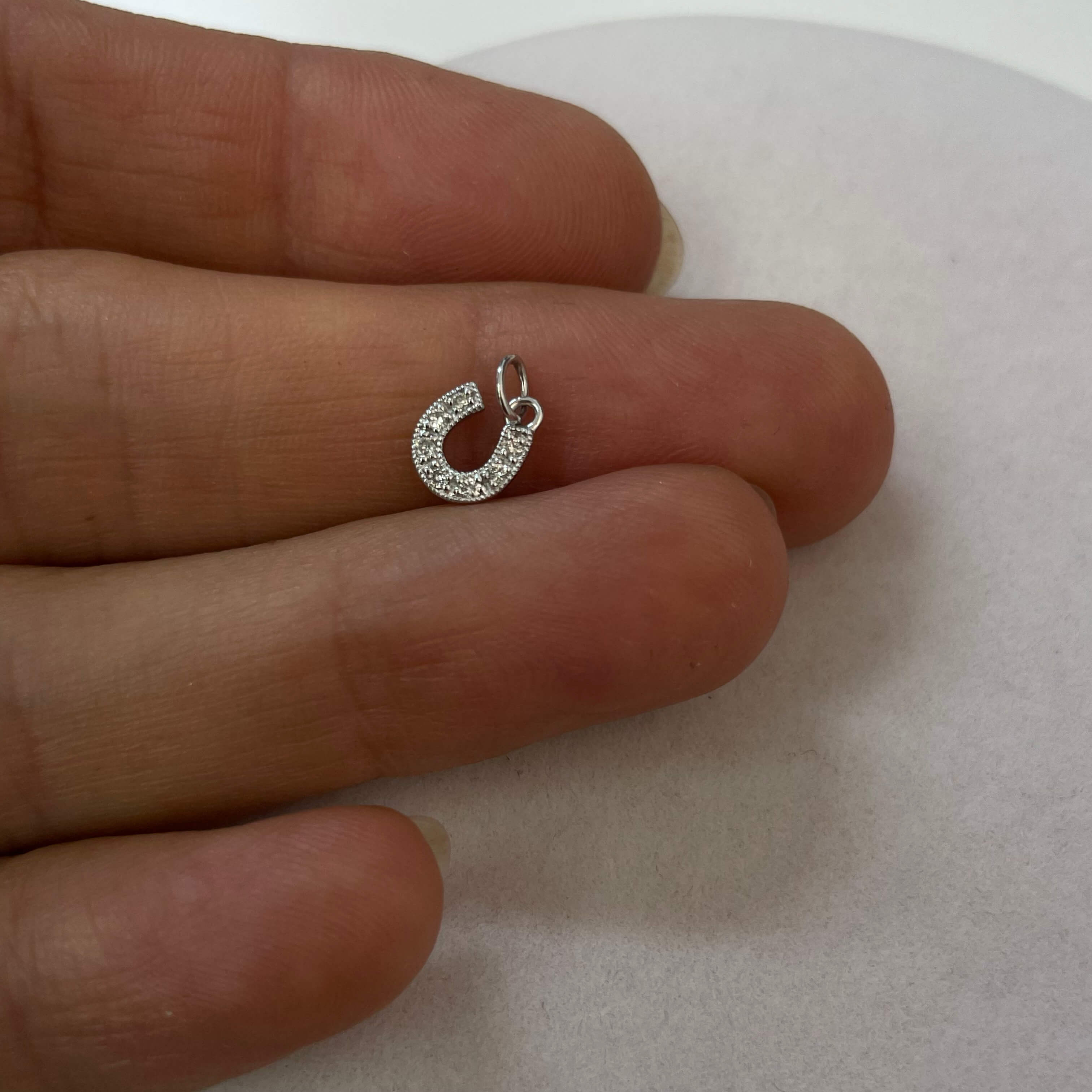 תליון פרסת סוס יהלומים טבעיים 0.07 קראט צבע F ניקיון VS-SI זהב 14K צהוב מק״ט 717