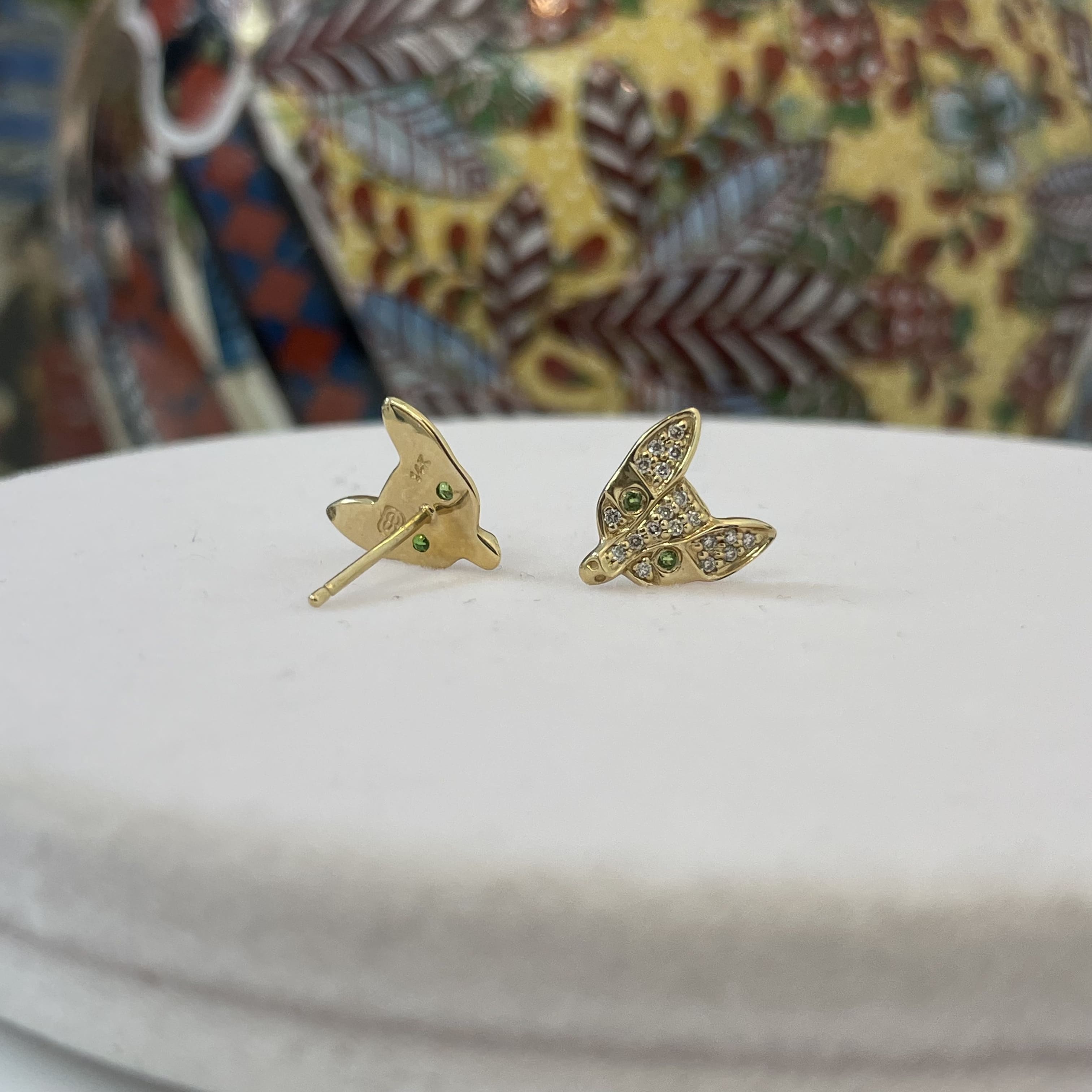 עגילים ״חתול״ משובצים יהלומים ואבני חן טבעיים 0.19 קראט יהלומים צבע F ניקיון VS-SI זהב 14K צהוב (מגיעים עם סוגרים) מק"ט 769