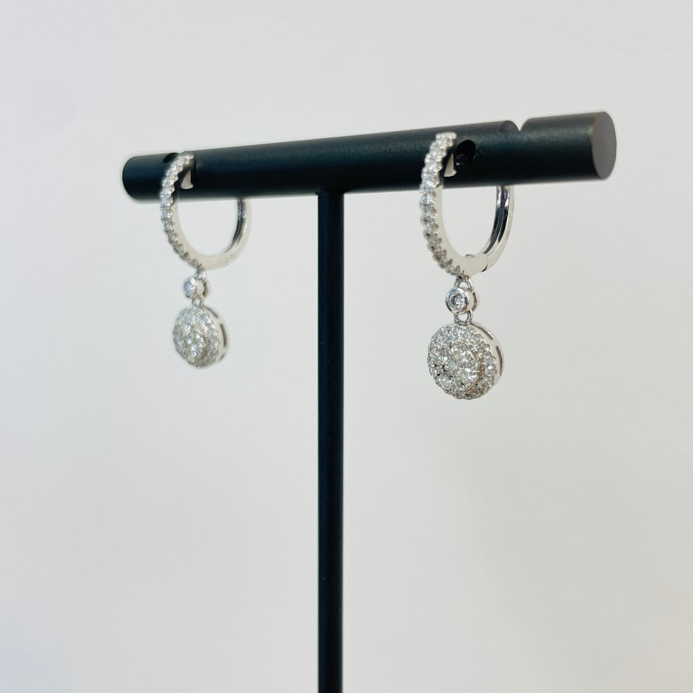 עגילים תלויים זהב לבן 14K משובצים 0.61 קראט יהלומים טבעיים צבע F נקיון VS מק"ט 388