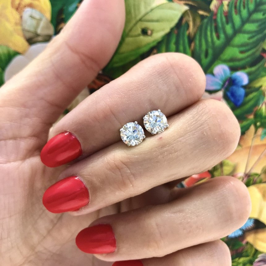 עגילי יהלום קלאסיים