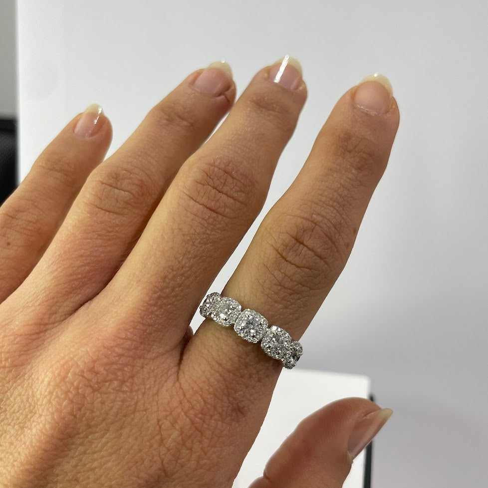 טבעת בשיבוץ יוקרתי ומיוחד מזהב לבן 14K משובצת יהלומים טבעיים 1.04 קראט צבע F נקיון VS מק"ט 336