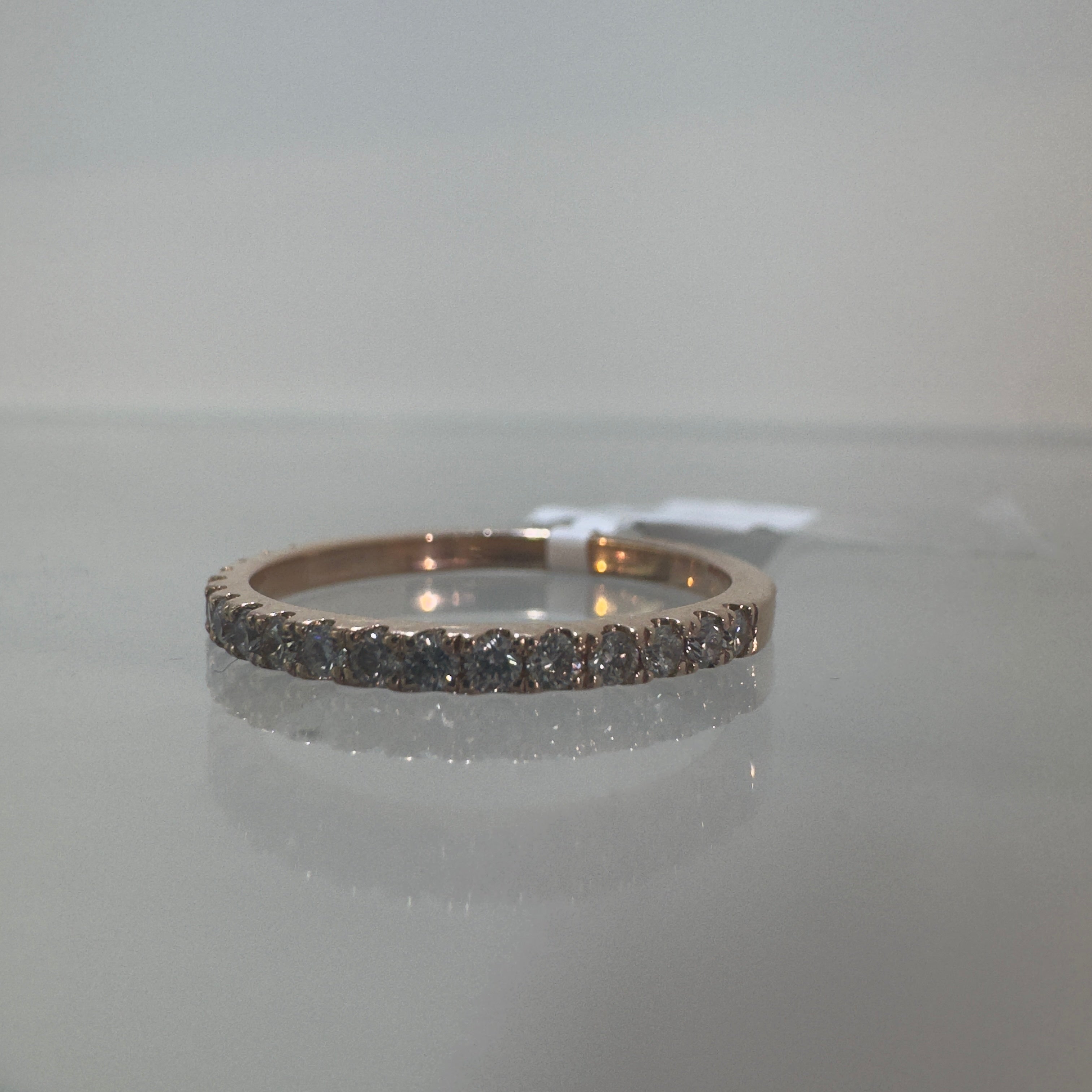 טבעת חצי פס יהלומים טבעיים 0.4 קראט צבע F ניקיון VS זהב 14K רוז גולד מק"ט 493