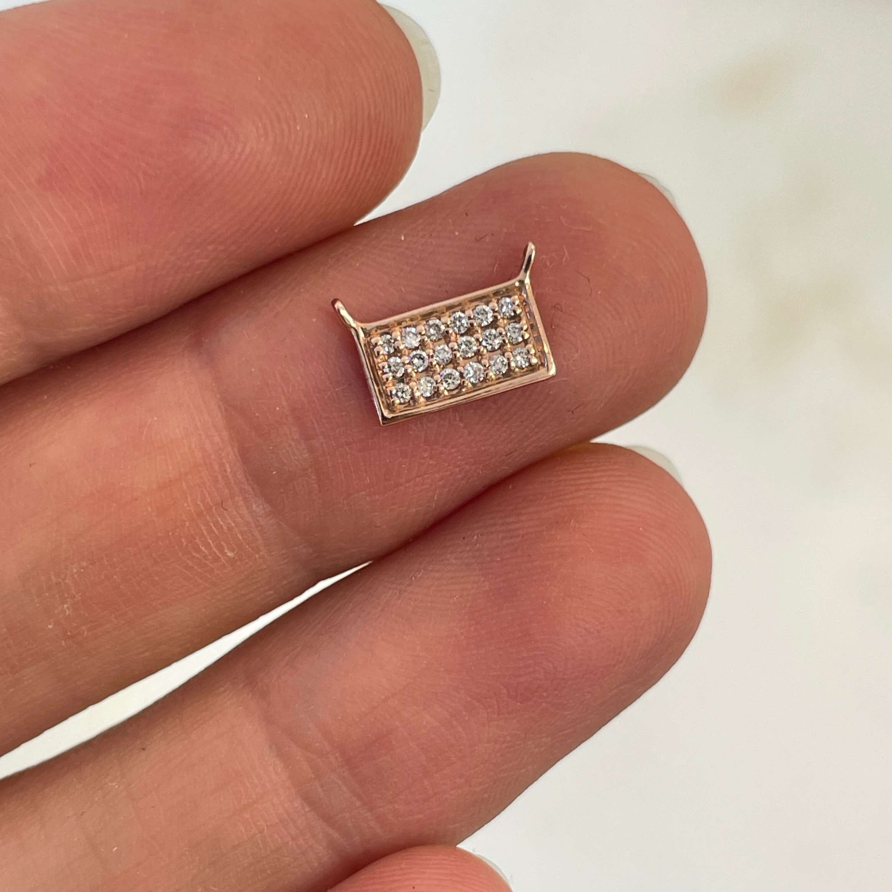 תליון יהלומים קטן מלבני 0.09 קראט צבע F ניקיון VS-SI זהב 14K רוז גולד מק״ט 652