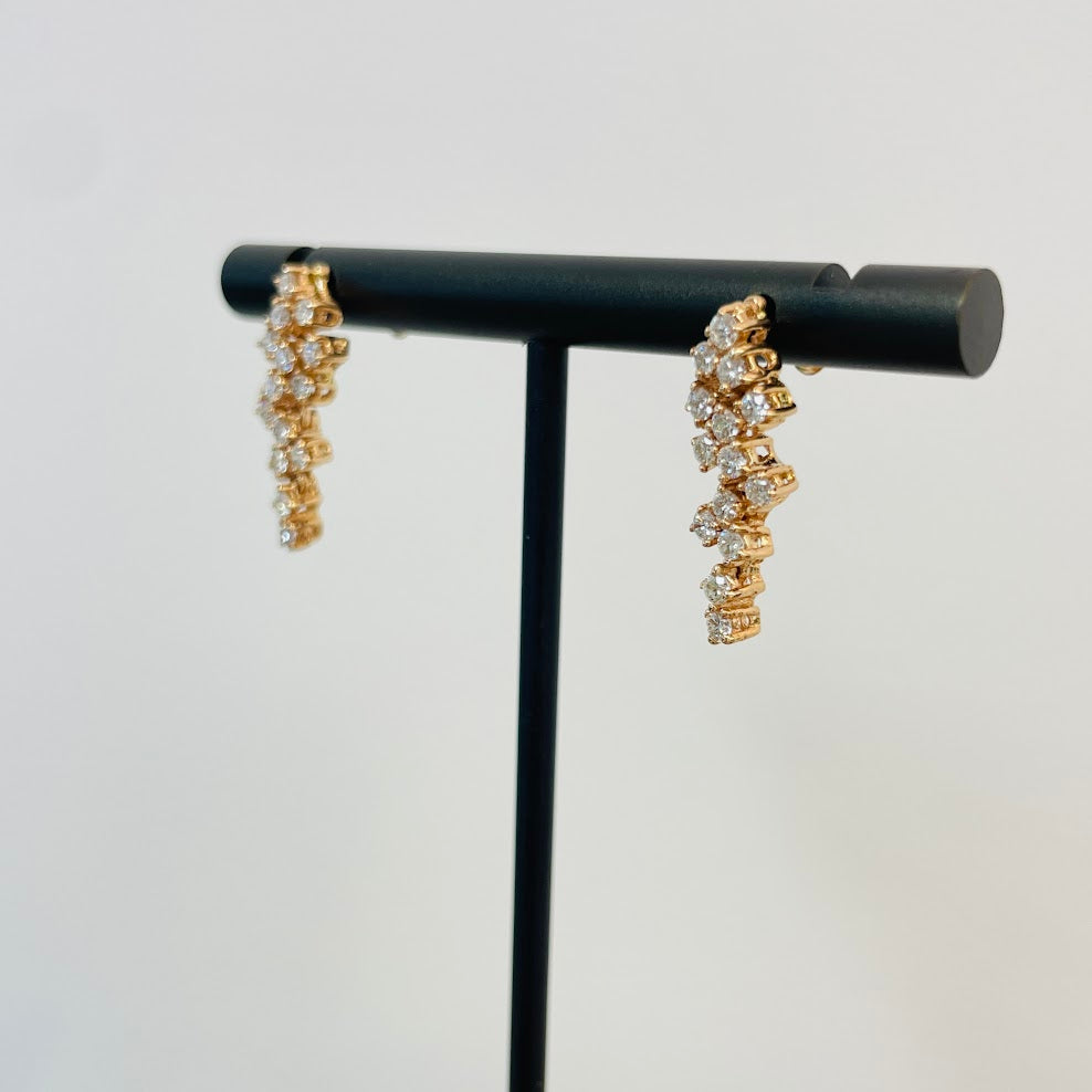 עגילים תלויים רוז גולד 14K משובצים 0.55 קראט יהלומים צבע F נקיון VS מק"ט 280