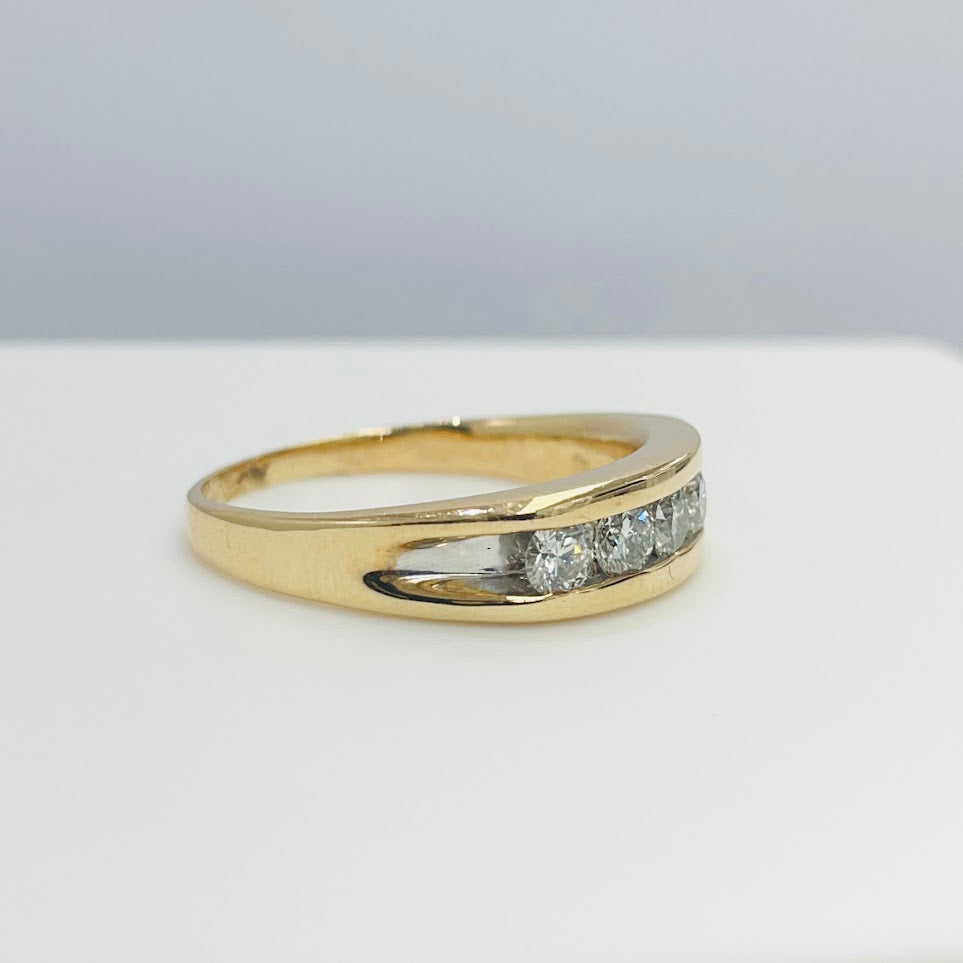 טבעת זהב צהוב 14K משובצת יהלומיים טבעיים 0.75 קראט צבע F נקיון VS מק"ט 159