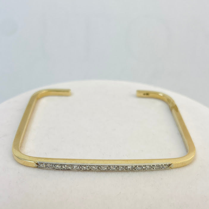 צמיד קשיח זהב צהוב 14K משובץ 0.35 יהלומים טבעיים צבע F נקיון VS מק"ט 446