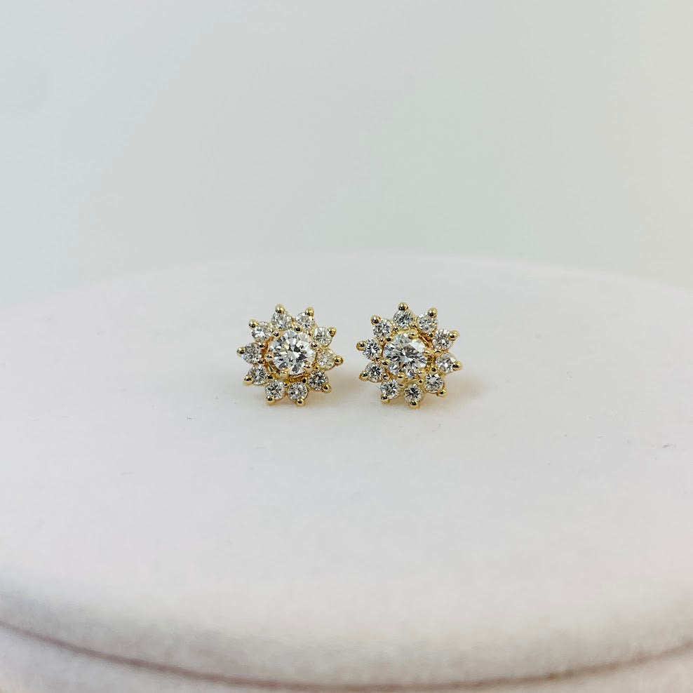 עגילי פרח זהב צהוב 14K משובצים 0.80 קראט יהלומים טבעיים צבע F נקיון VS מק"ט 451