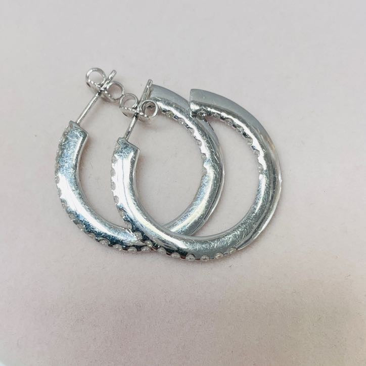 עגילי חישוק יהלומים טבעיים 0.55 קראט צבע F ניקיון VS זהב 18K לבן מק״ט 557