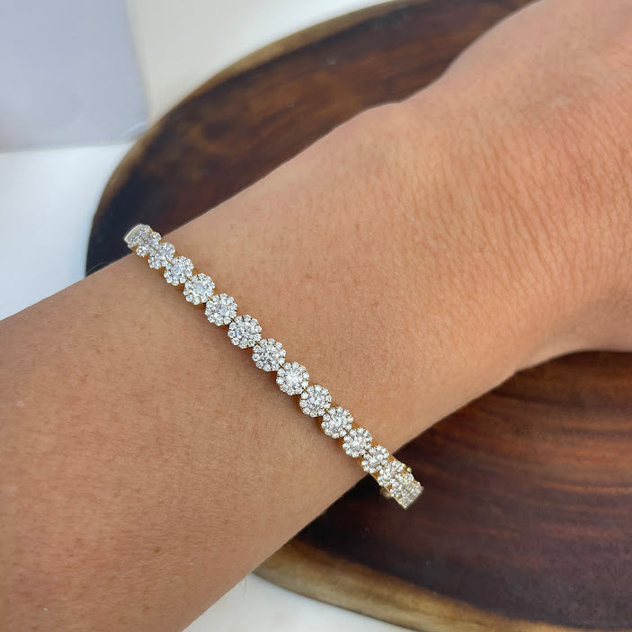 צמיד קשיח פרחים זהב צהוב 14K משובץ 1.91 קראט יהלומים טבעיים צבע F נקיון VS מק"ט 385