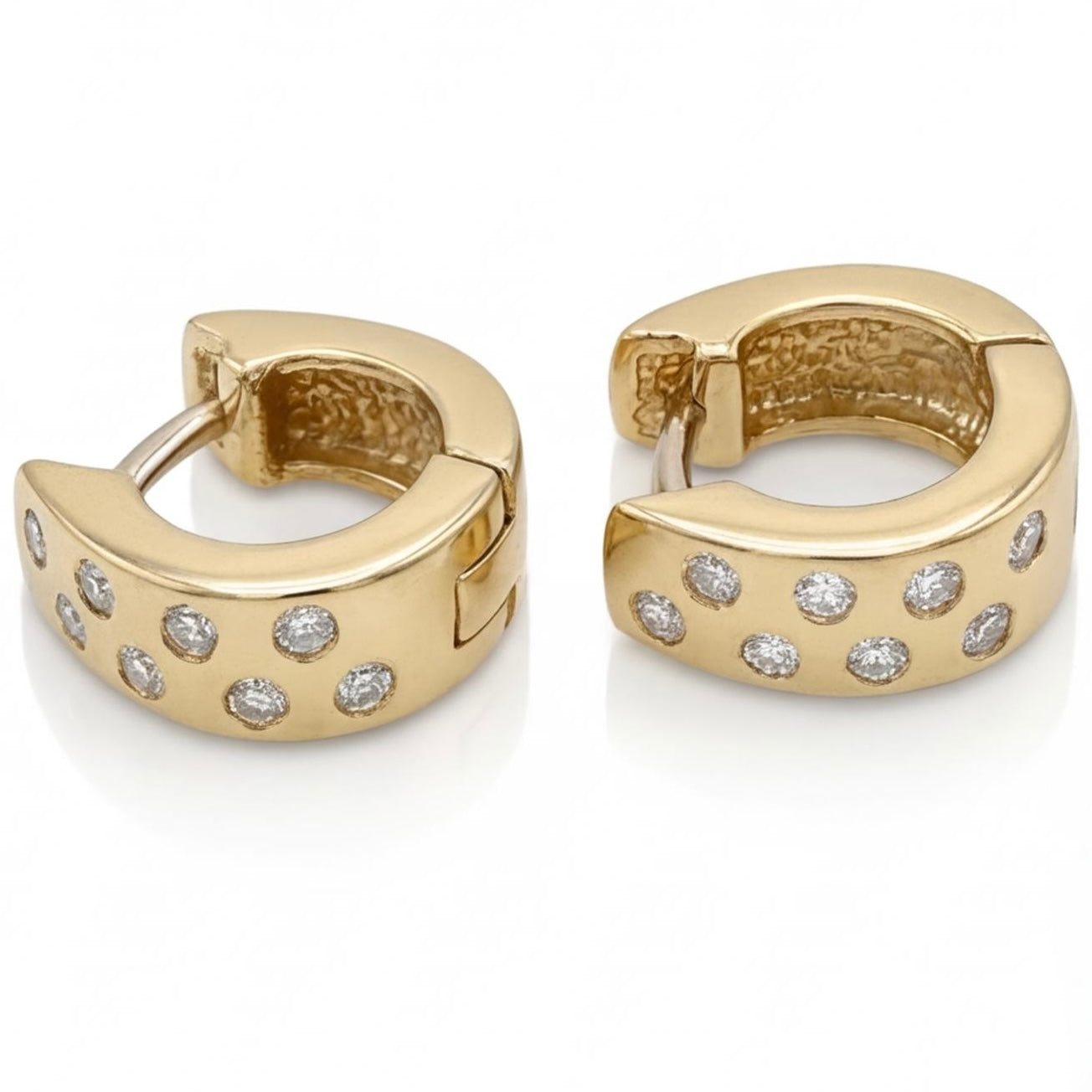 עגילי חישוק זהב 14K צהוב משובצים יהלומים מק״ט 952